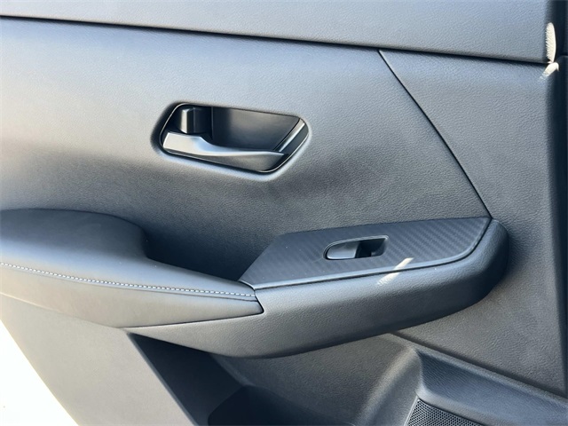 2025 Nissan Sentra SV photo 16