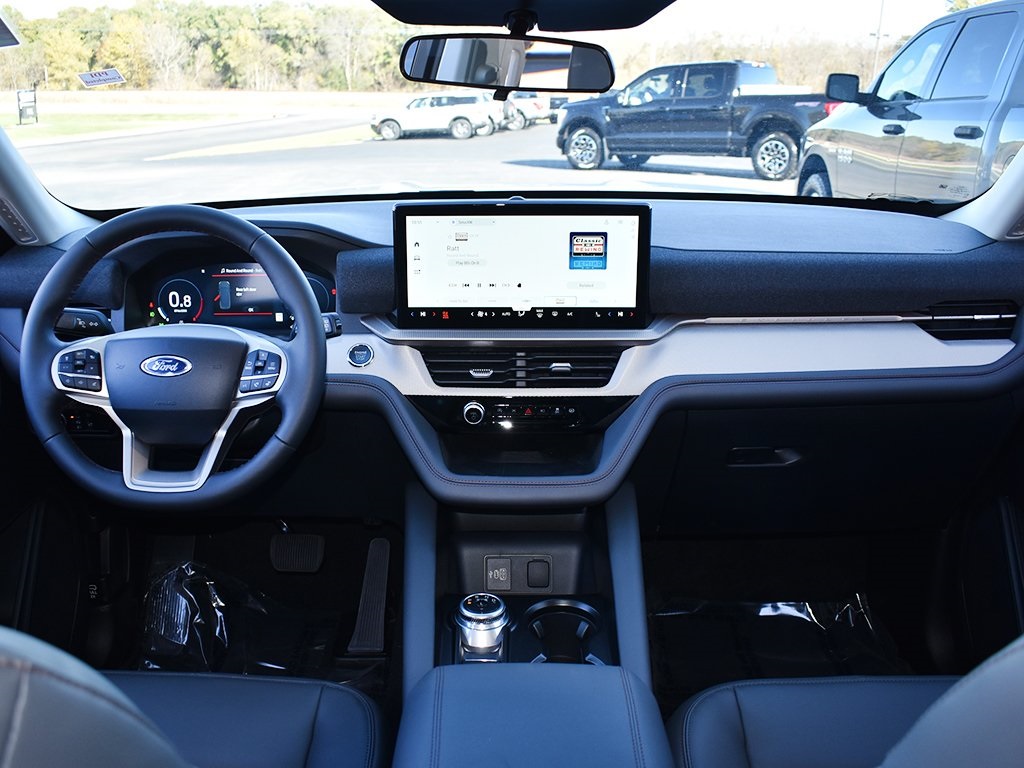 2026 Ford Explorer photo 4