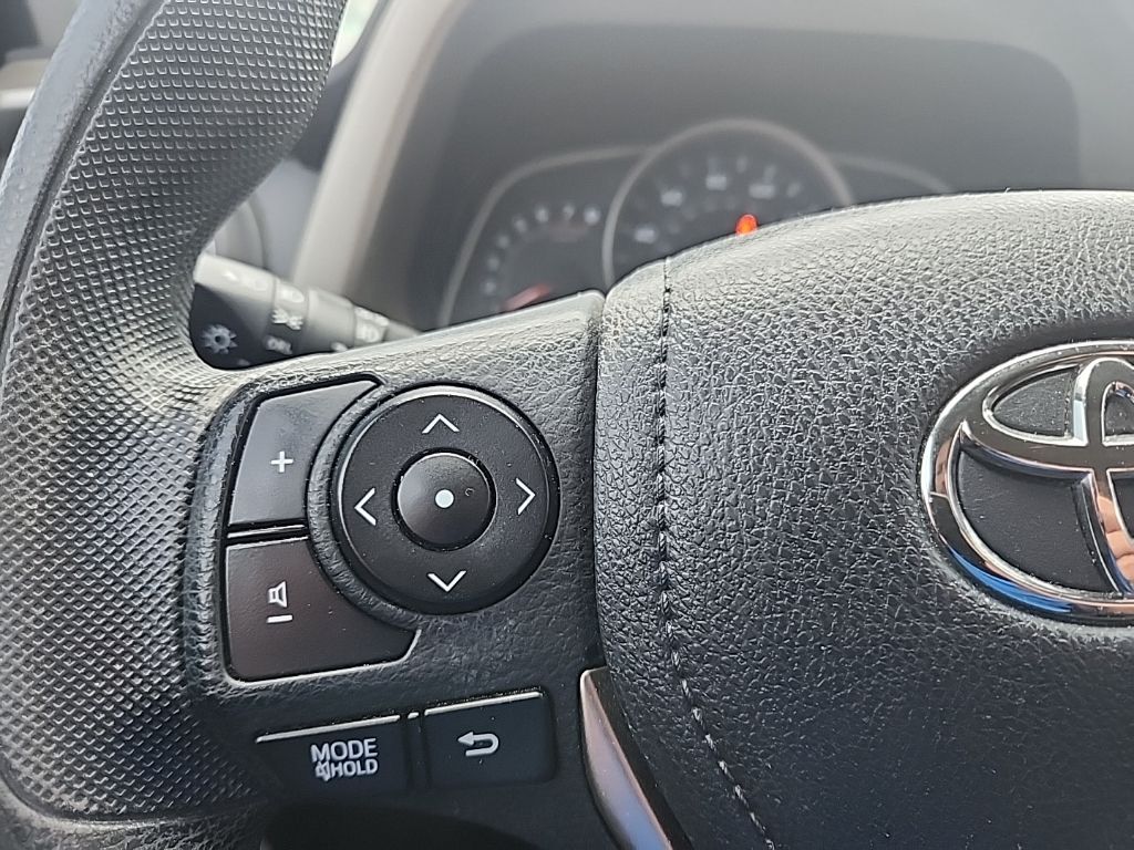 2013 Toyota RAV4 XLE photo 20