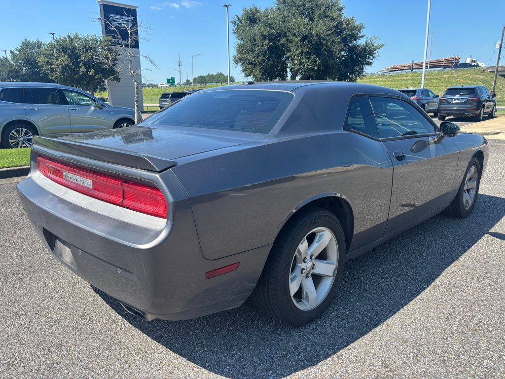 2013 Dodge Challenger SXT Plus photo 4