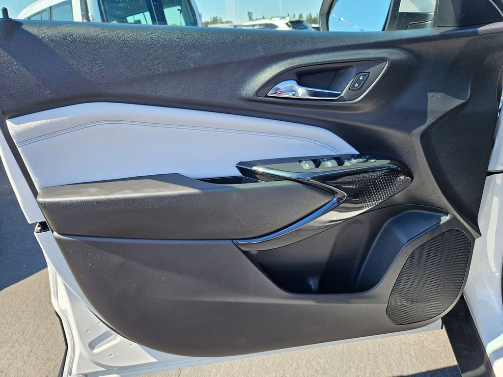 2025 Chevrolet Trax LT photo 8
