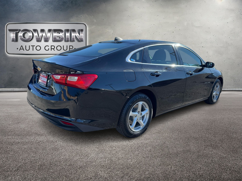 2018 Chevrolet Malibu LS photo 2