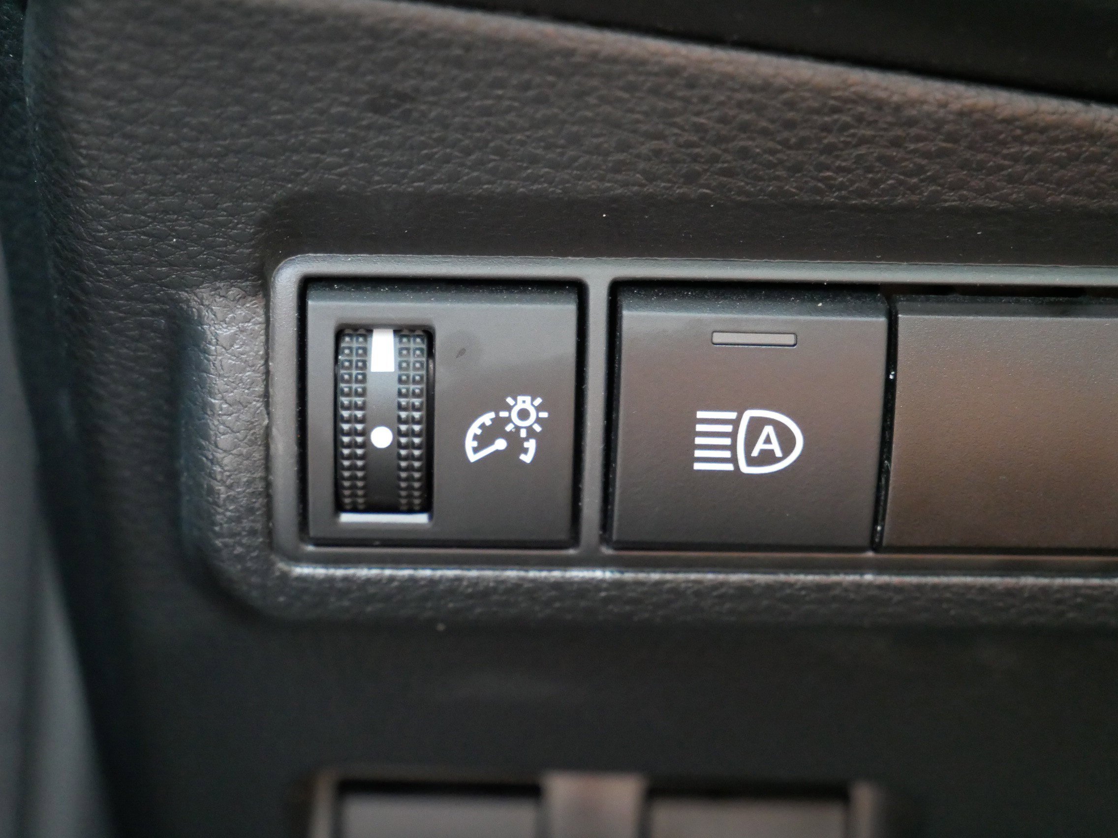 2022 Toyota Corolla Cross XLE photo 25