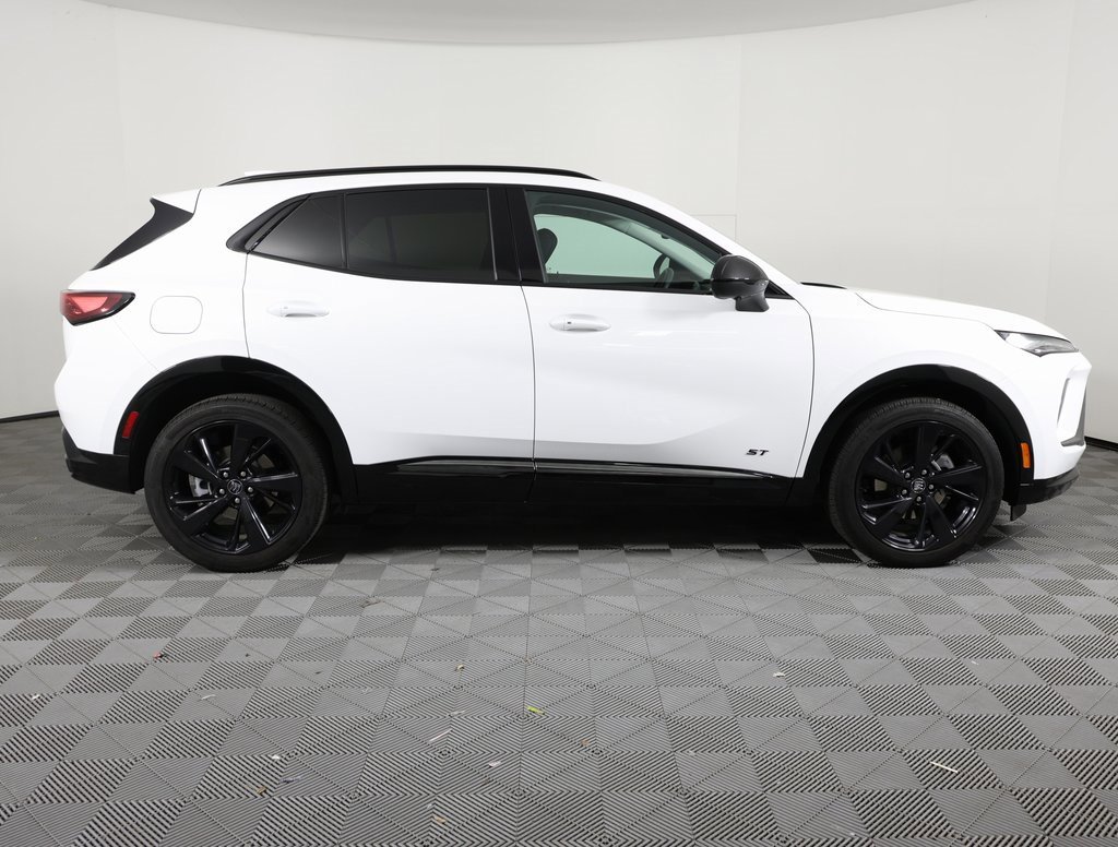 2025 Buick Envision Sport Touring photo 3