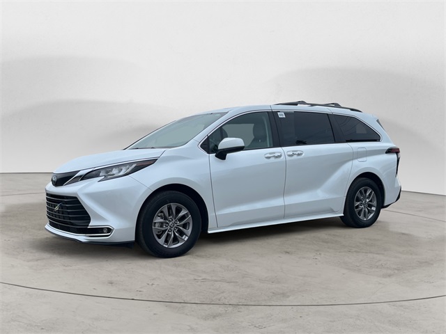 Image 2 of GOLD CERTIFIED 2022 Toyota Sienna XLE FWD