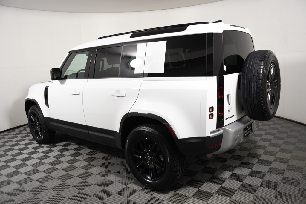 2025 Land Rover Defender 110 S photo 2