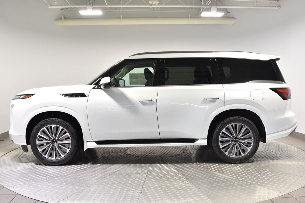 2026 Infiniti QX80 Luxe photo 2