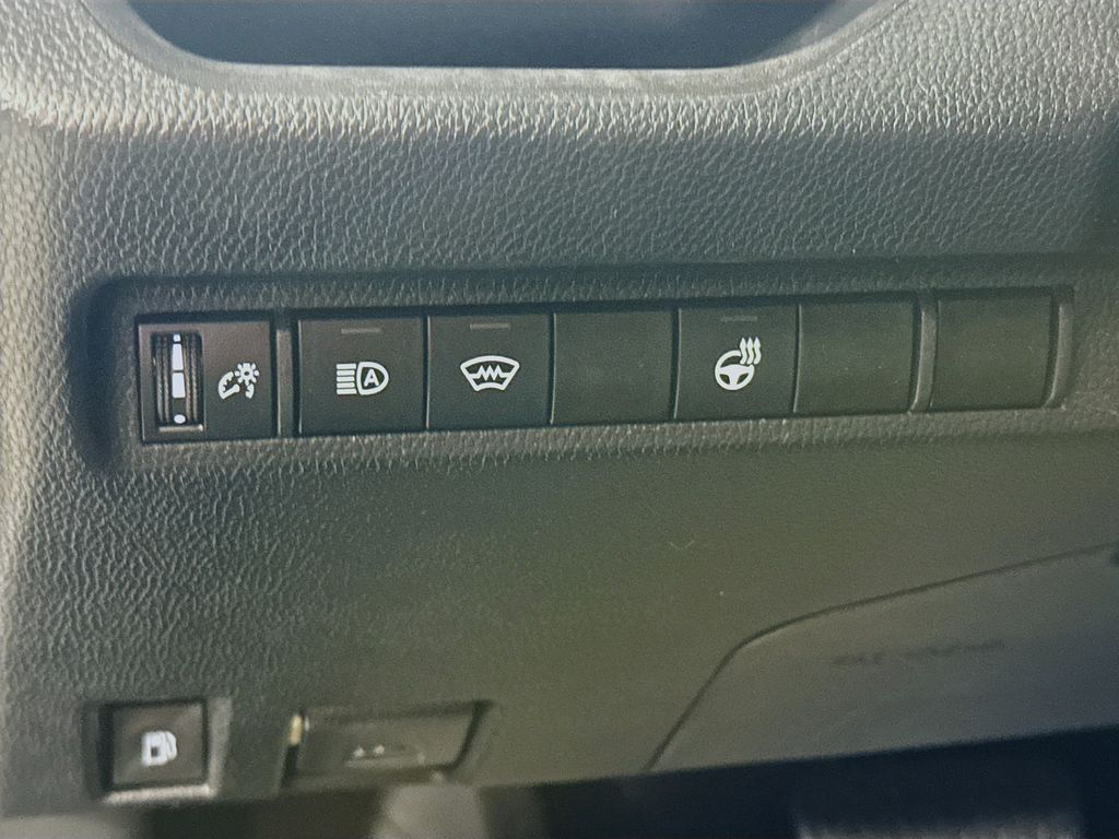 2023 Toyota RAV4 Hybrid XLE photo 10