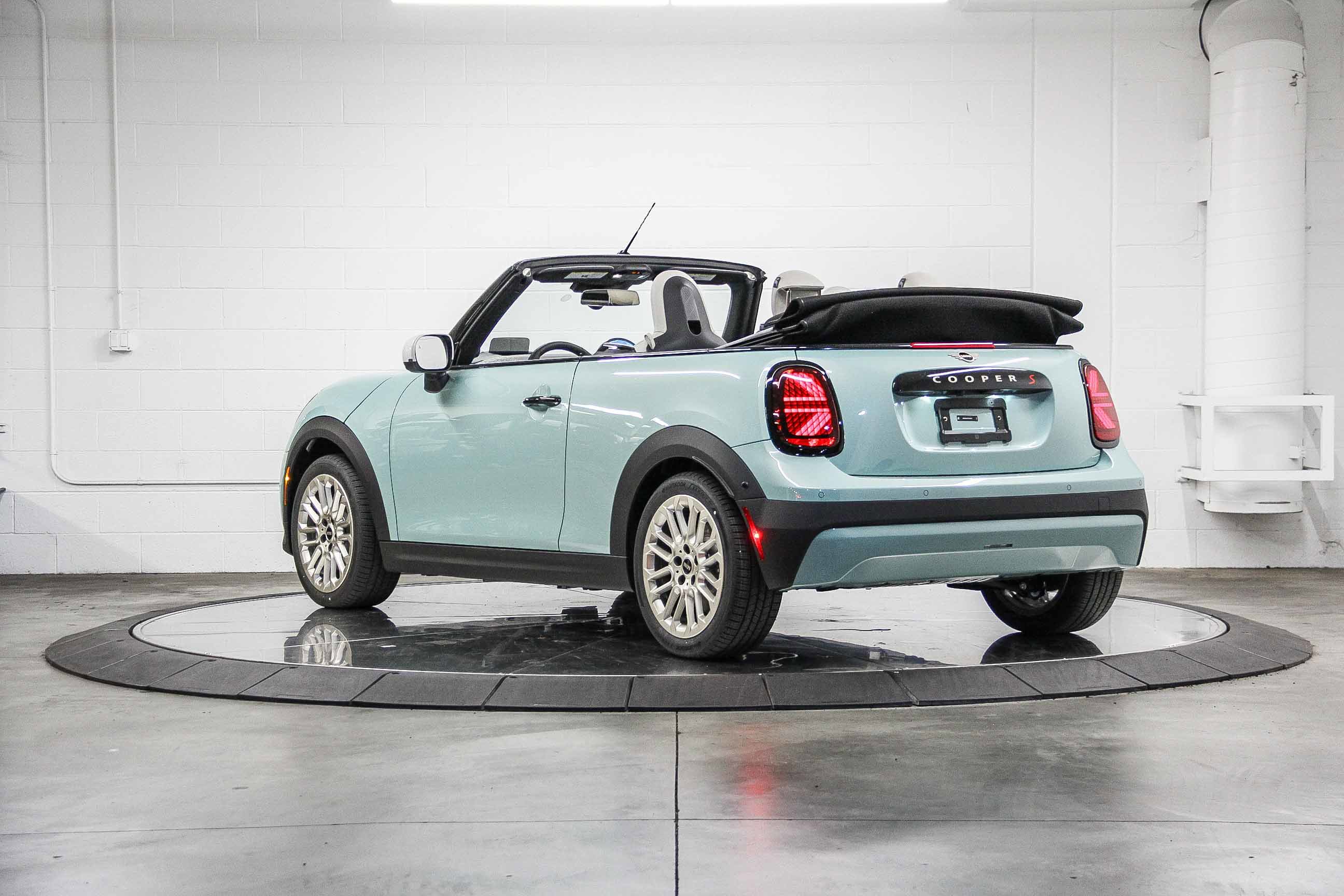 2026 Mini Cooper Convertible Iconic photo 10