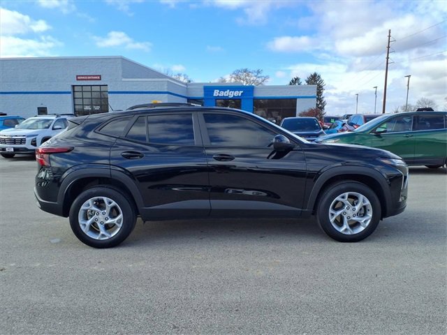 2024 Chevrolet Trax LS photo 3