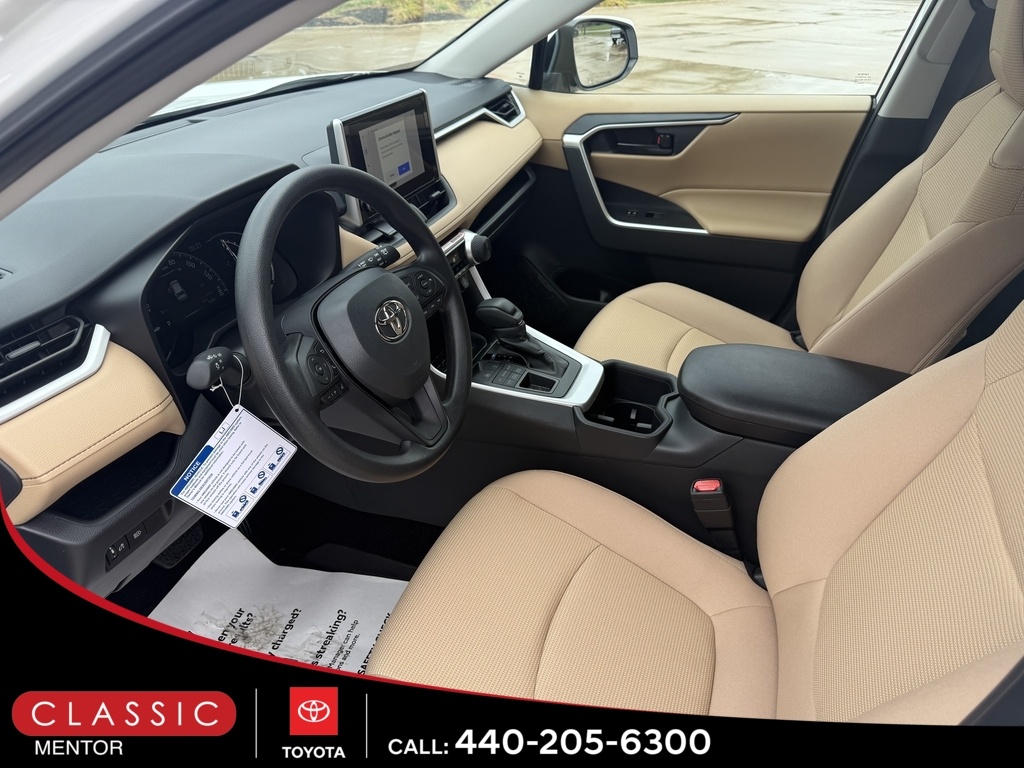 2025 Toyota RAV4 LE photo 4