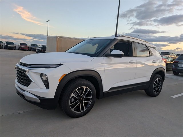 2026 Chevrolet Trailblazer LT photo 2