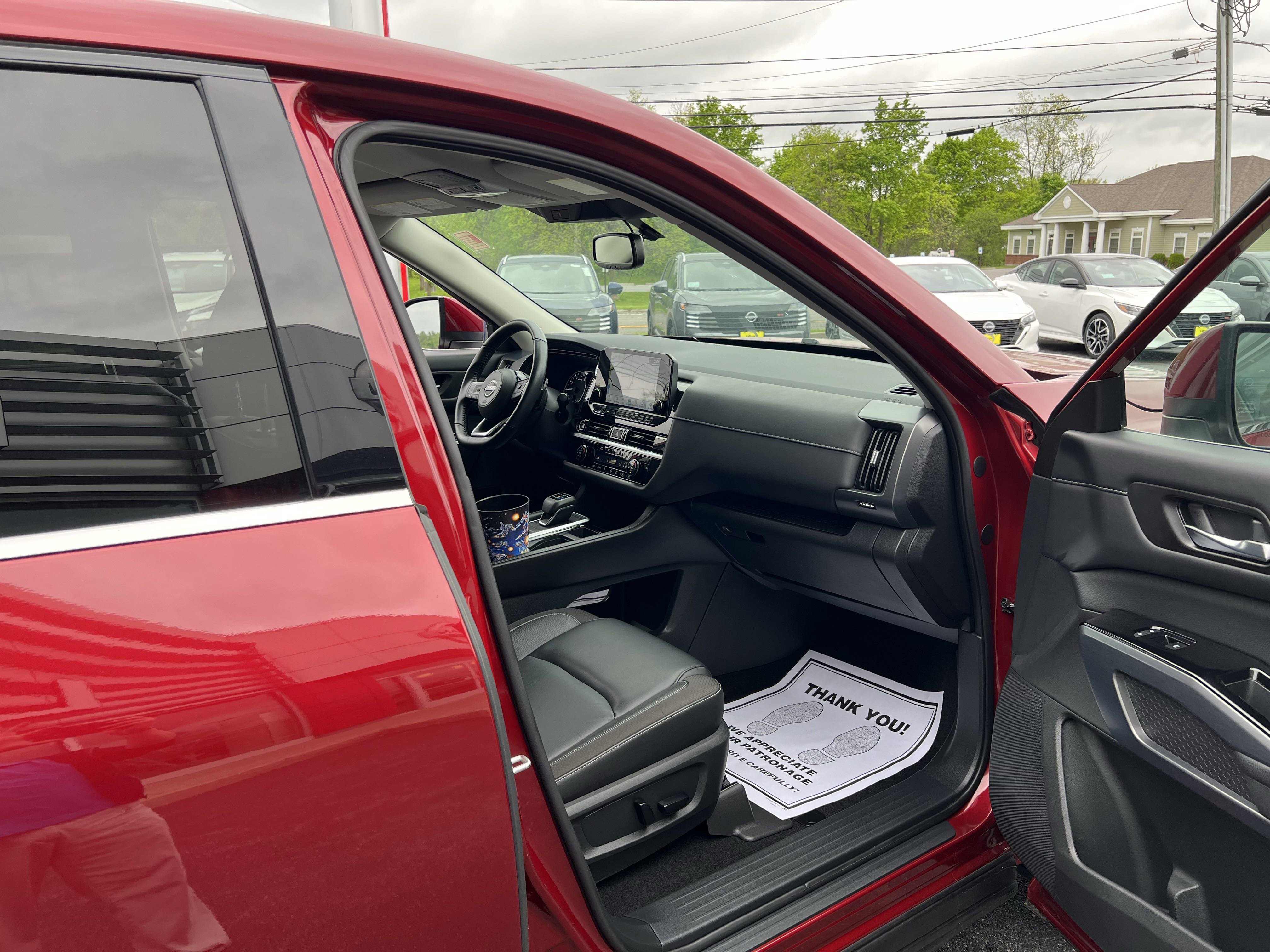 2022 Nissan Pathfinder SL photo 4