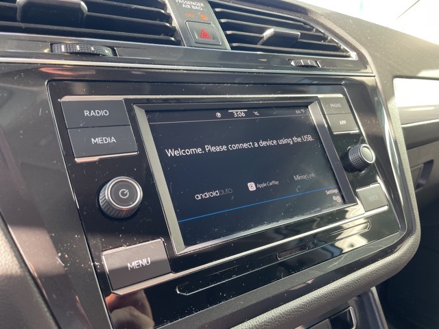 2021 Volkswagen Tiguan S photo 2