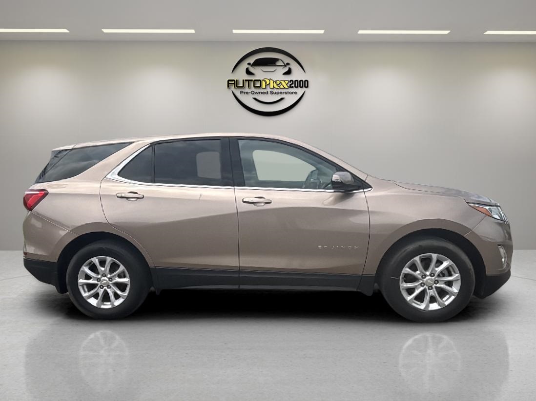 2018 Chevrolet Equinox LT photo 3