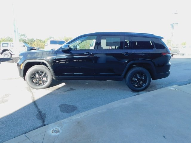 2025 Jeep Grand Cherokee Altitude photo 2