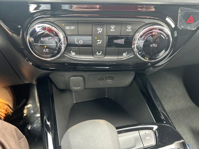 2025 Chevrolet Trax LT photo 17