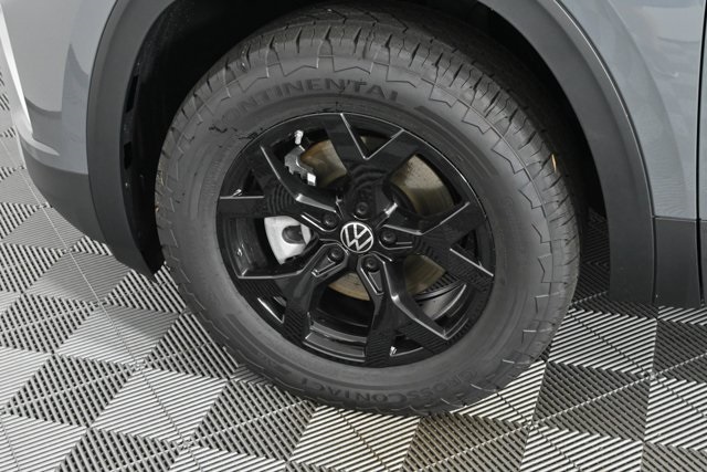 2025 Volkswagen Atlas Peak Edition SE photo 5