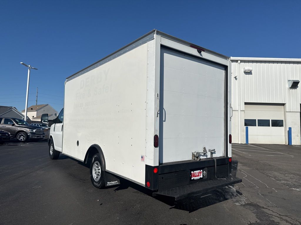 2022 Chevrolet Express Cutaway Work Van photo 3