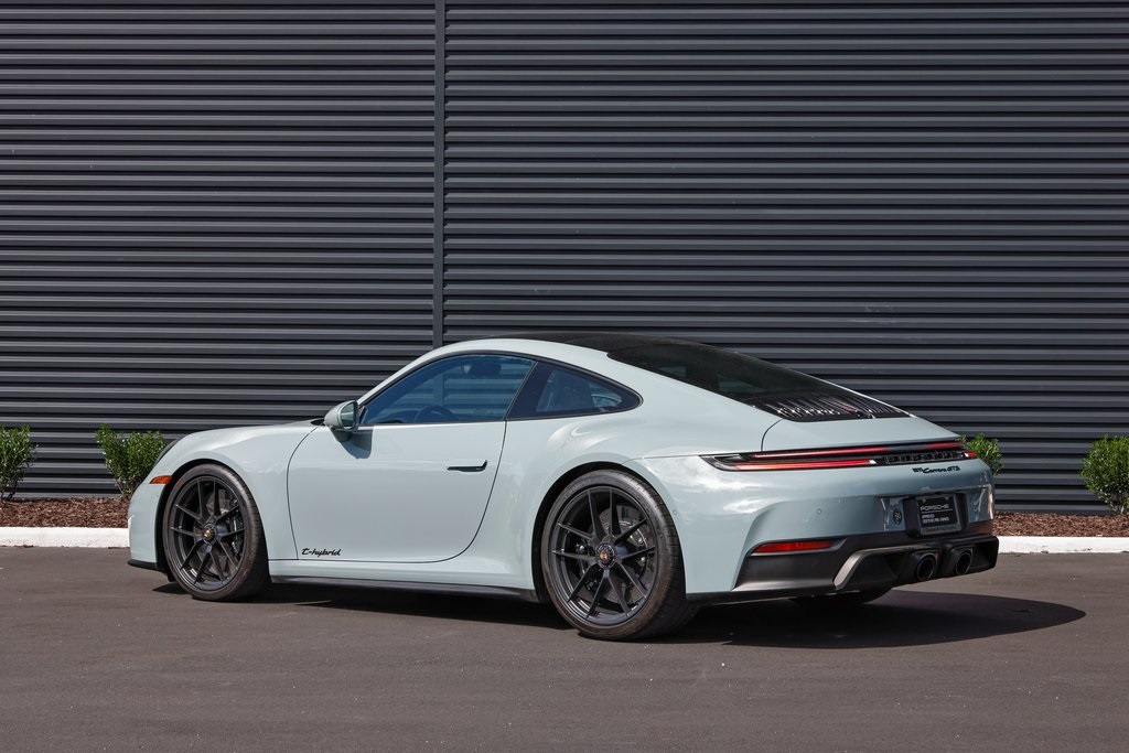 2025 Porsche 911 GTS photo 3