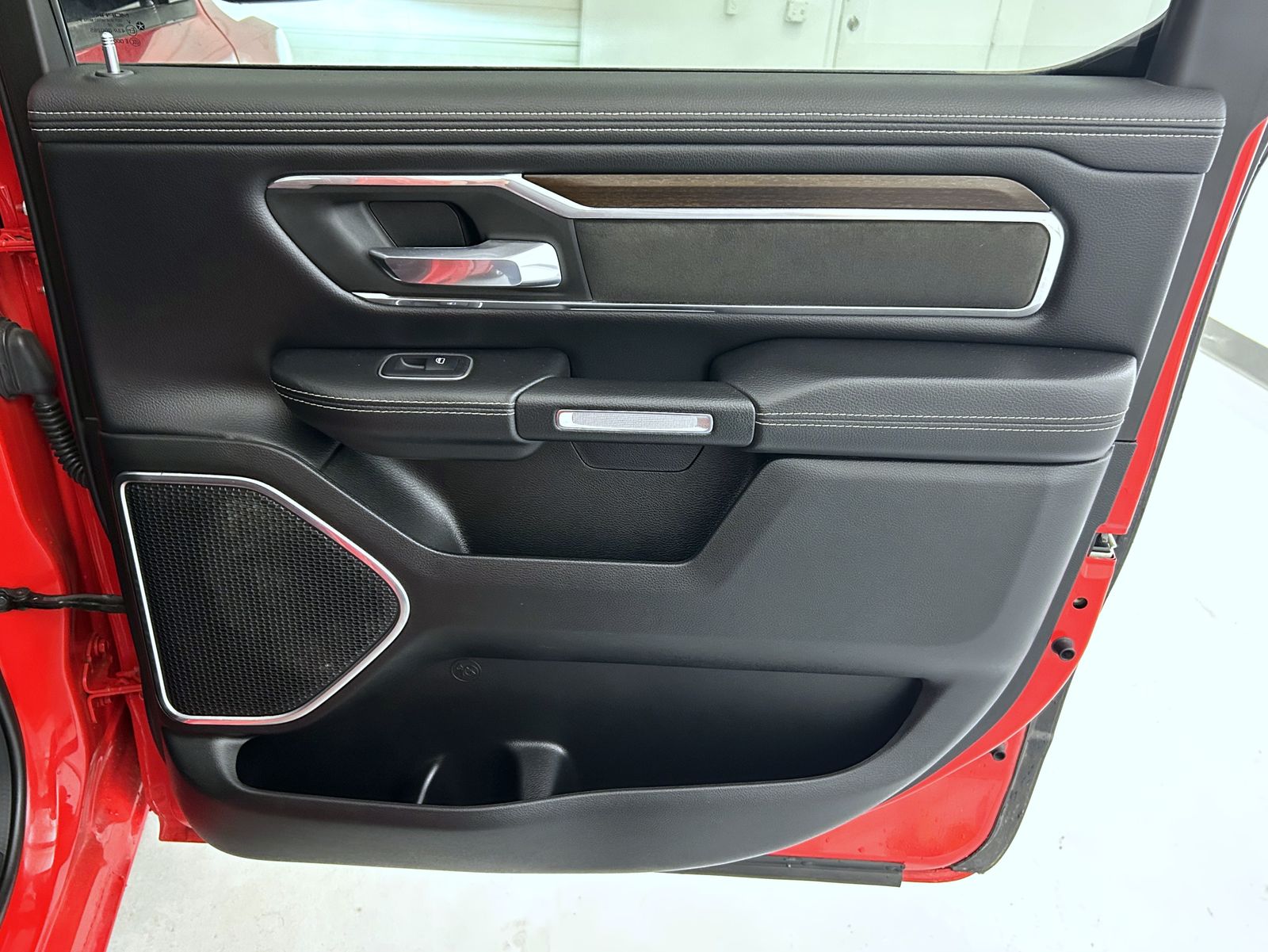 2022 Ram 1500 Laramie photo 17