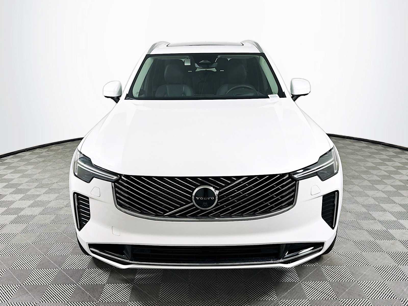 2025 Volvo XC90 T8 AWD photo 2