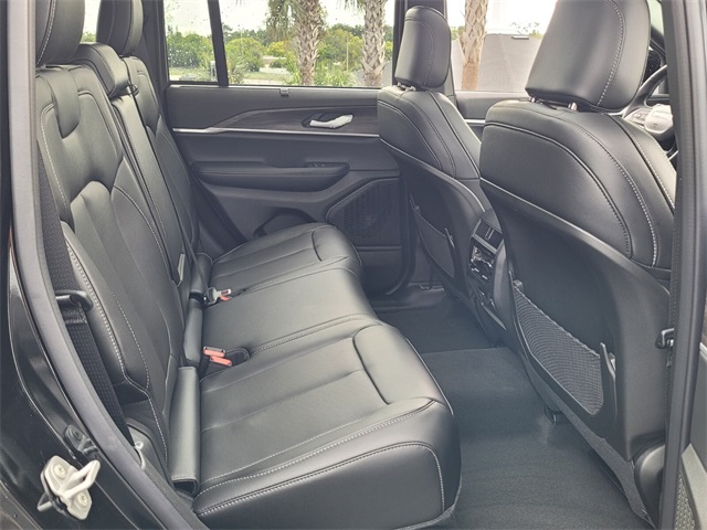 2025 Jeep Grand Cherokee Limited photo 9