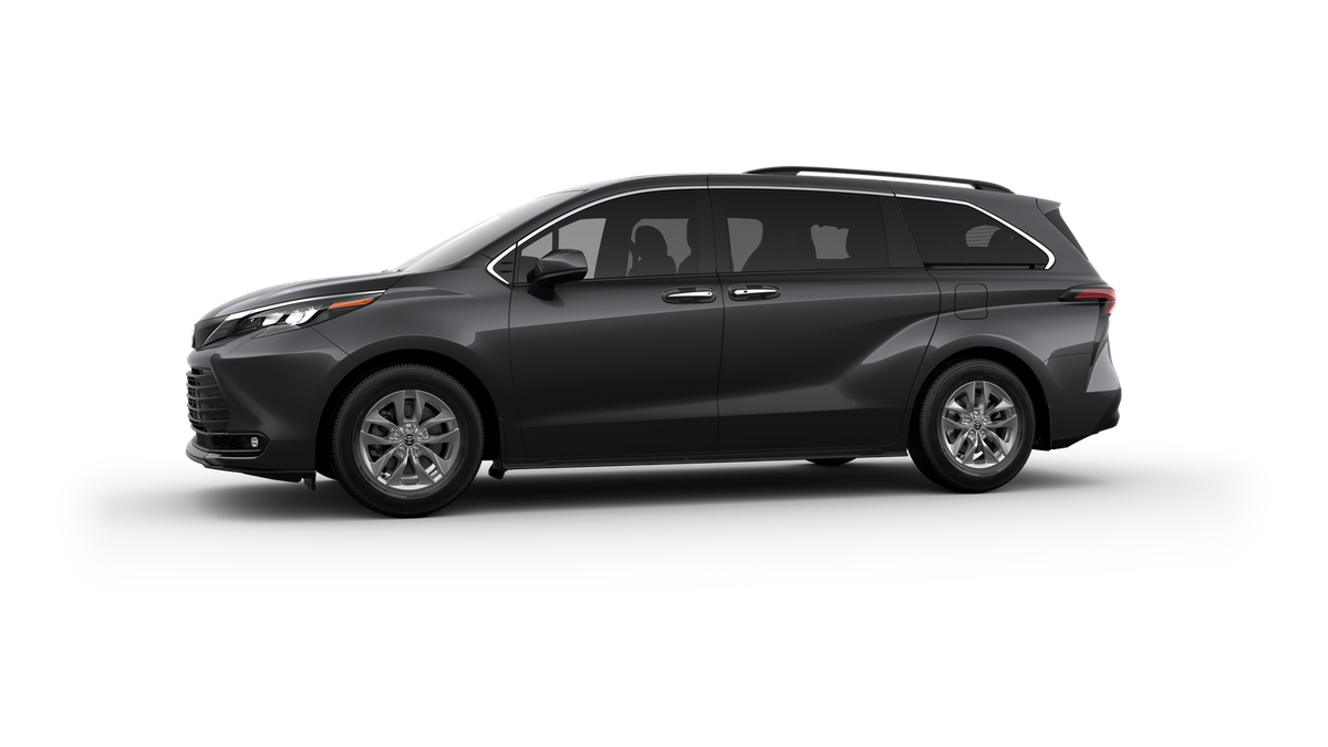 2025 Toyota Sienna XLE photo 3