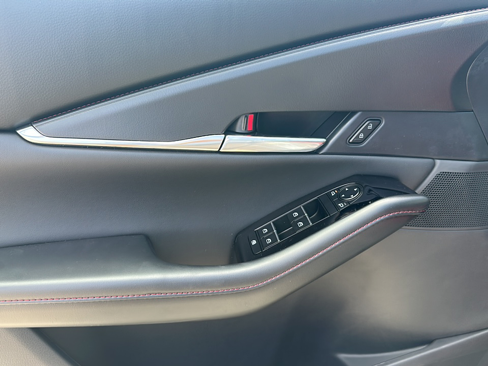 2025 Mazda CX-30 2.5 S Carbon photo 6
