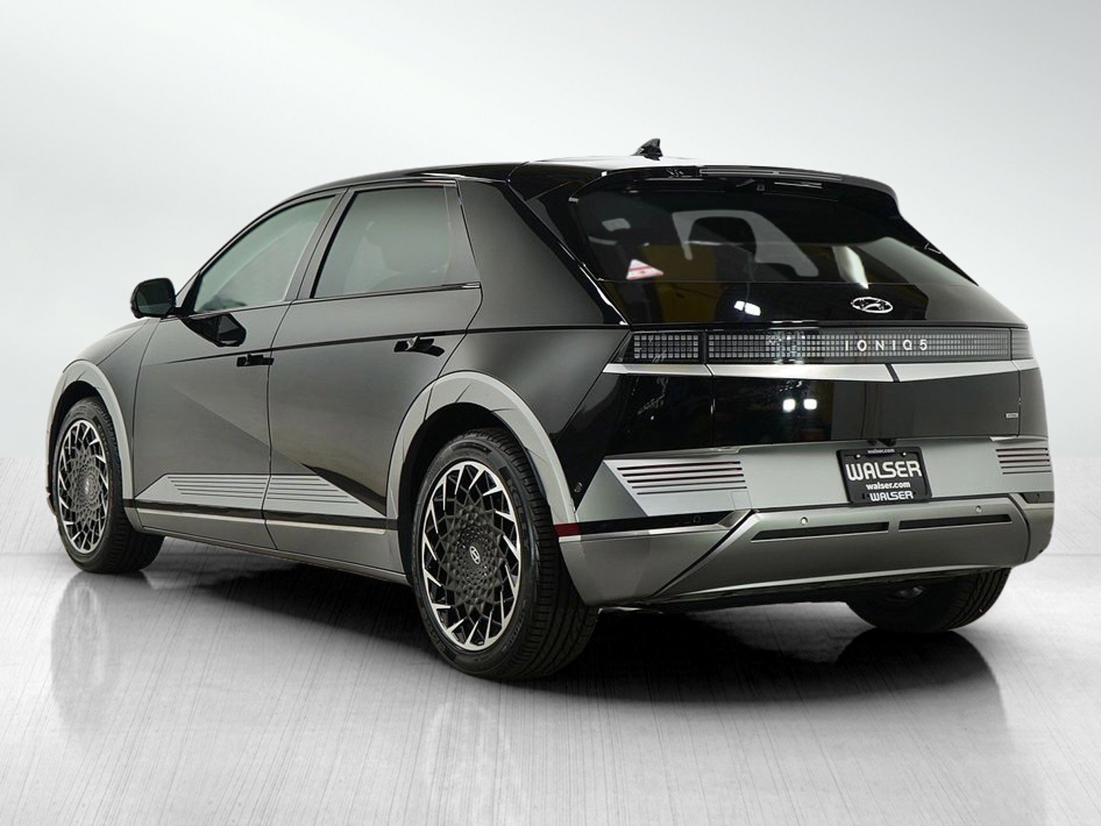 2024 Hyundai Ioniq 5 Limited photo 3