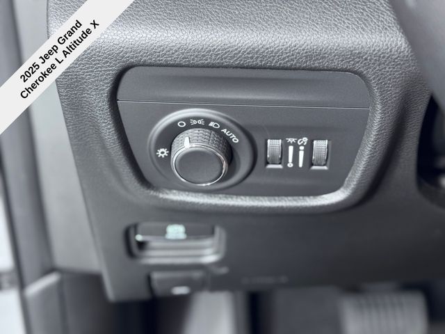 2025 Jeep Grand Cherokee Altitude X photo 30