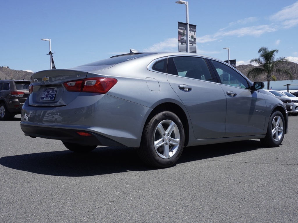 2024 Chevrolet Malibu 1LT photo 2