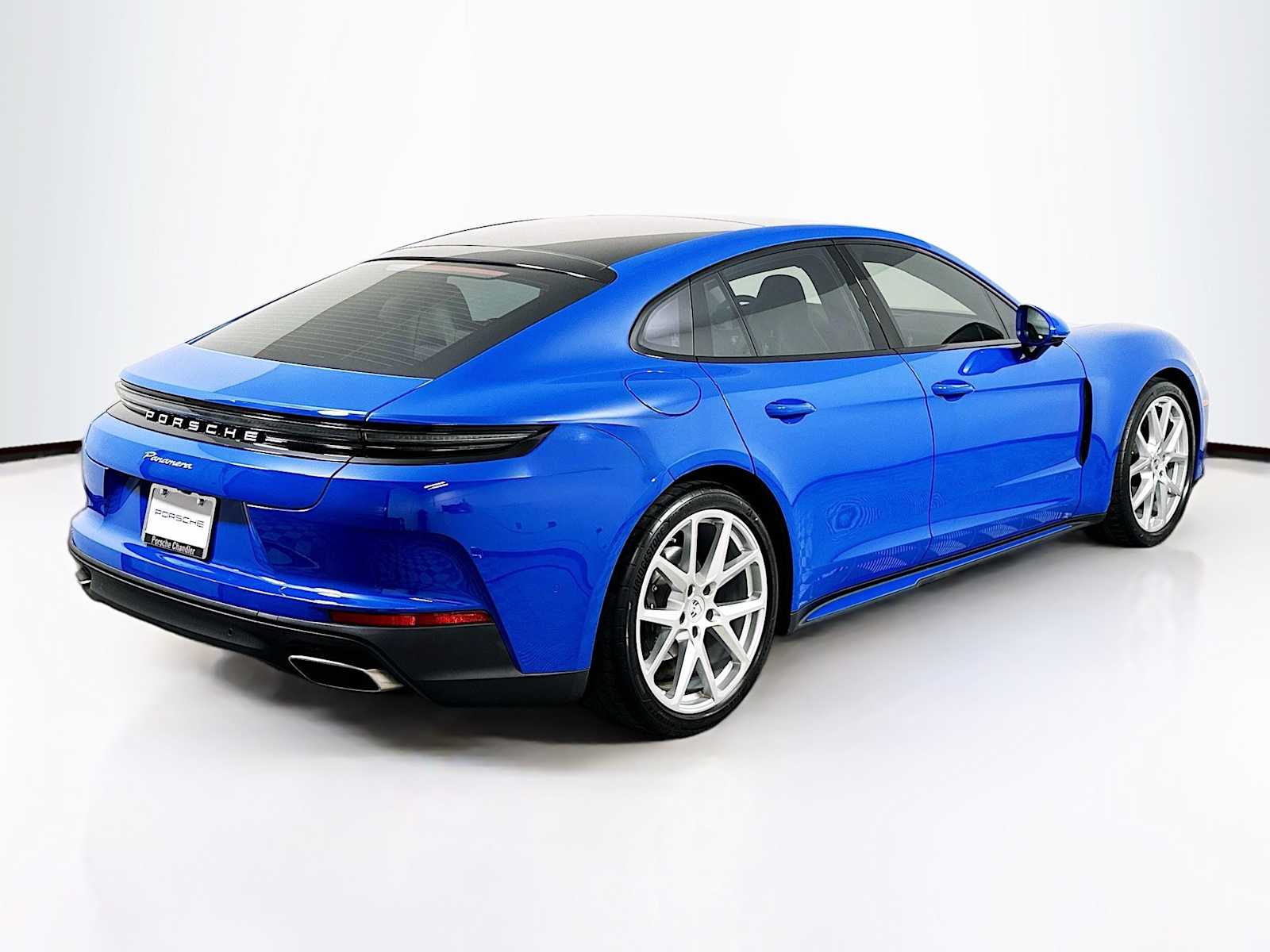 2025 Porsche Panamera photo 9