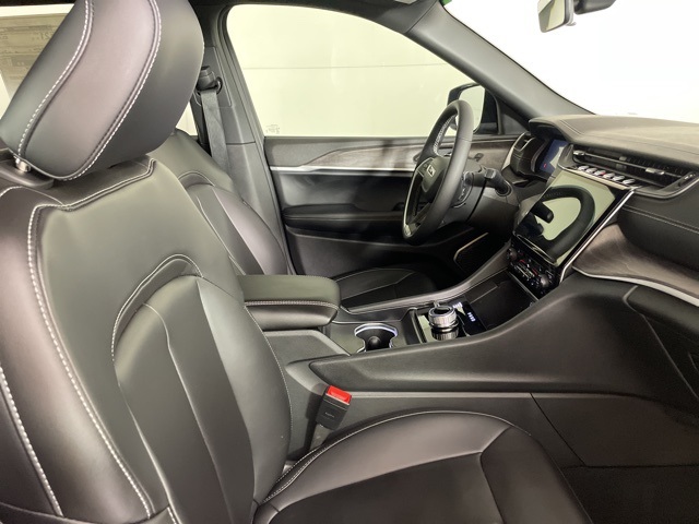 2025 Jeep Grand Cherokee Limited photo 10