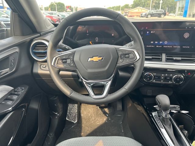 2025 Chevrolet Trax LT photo 12