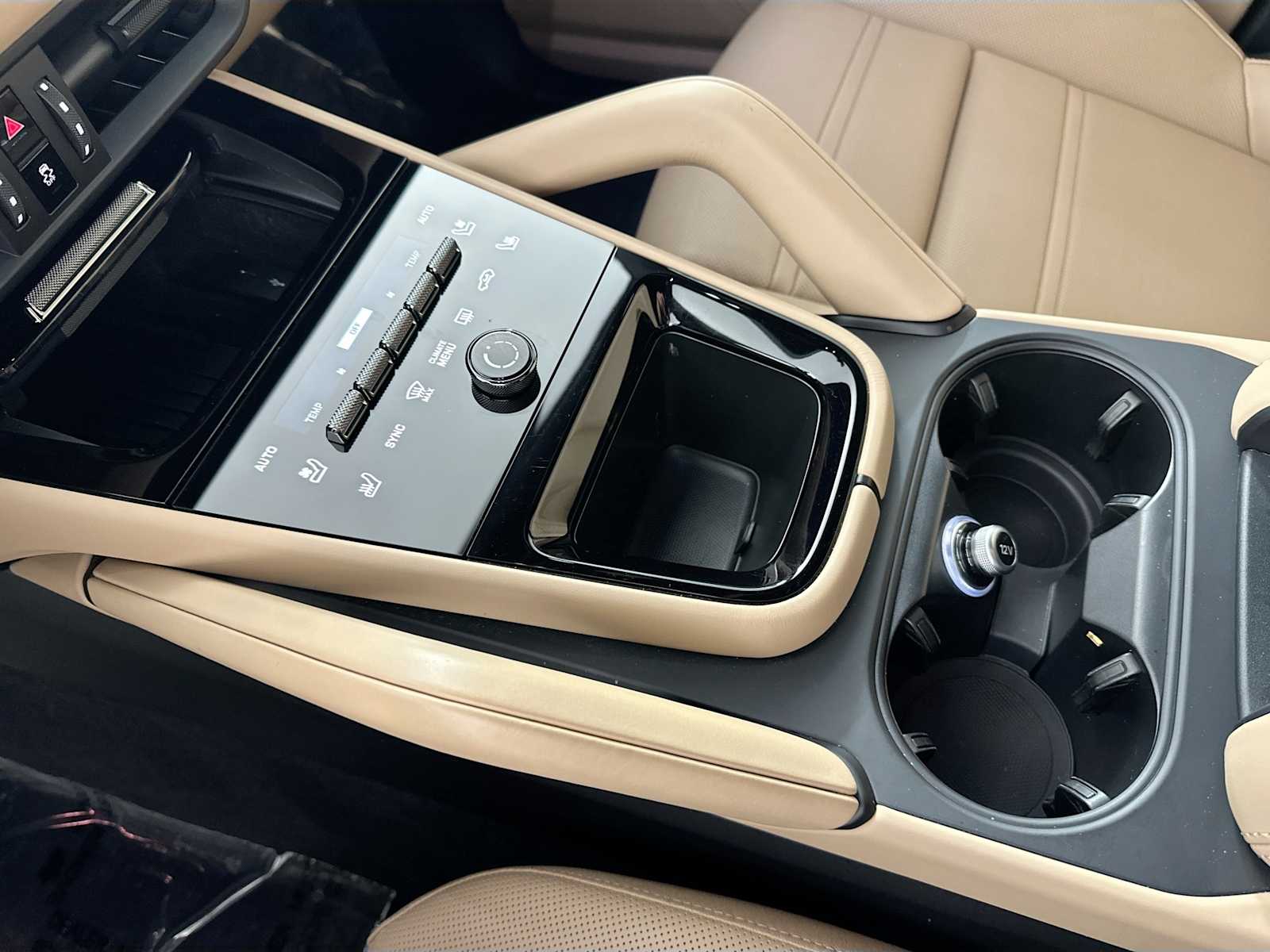 2024 Porsche Cayenne photo 16