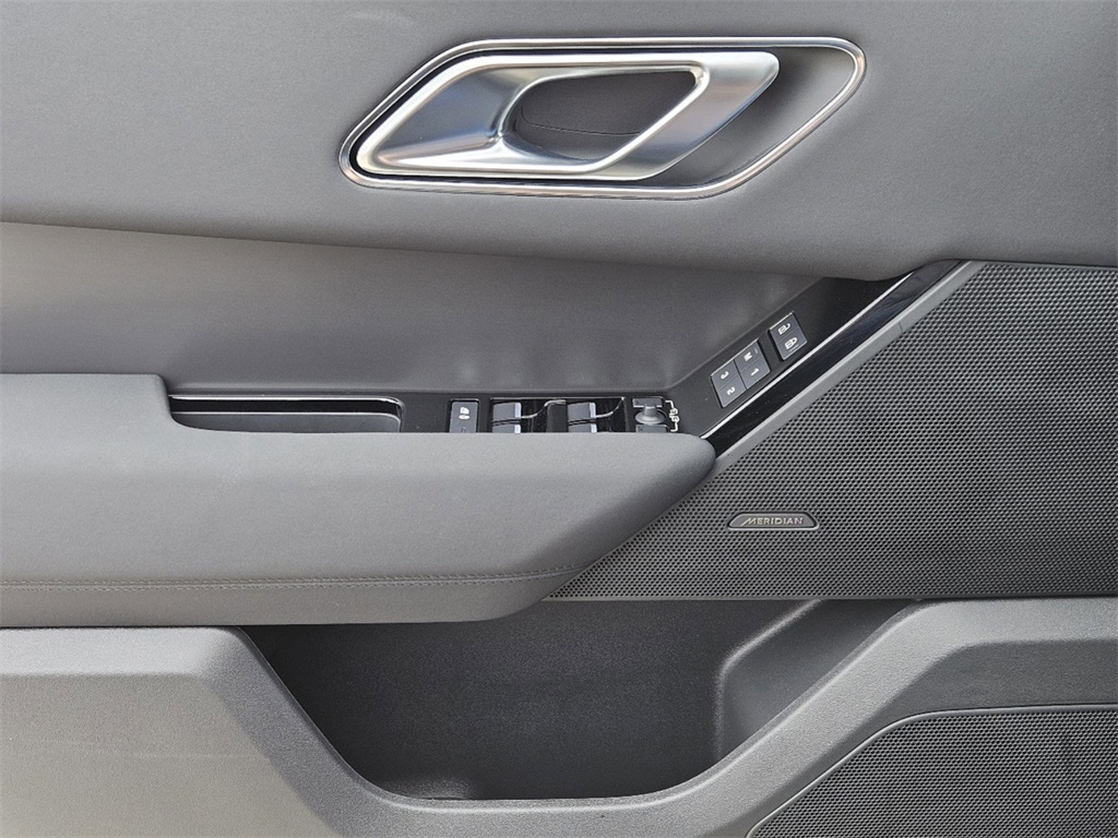 2025 Land Rover Range Rover Velar SE photo 18