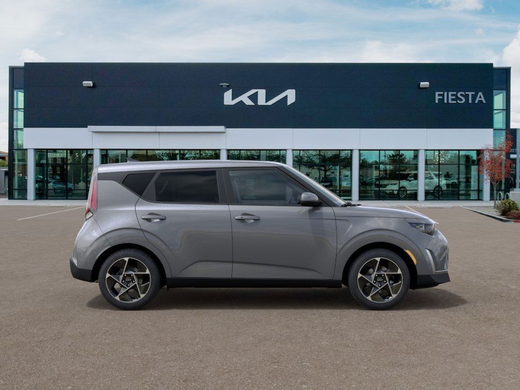 2025 Kia Soul EX photo 3