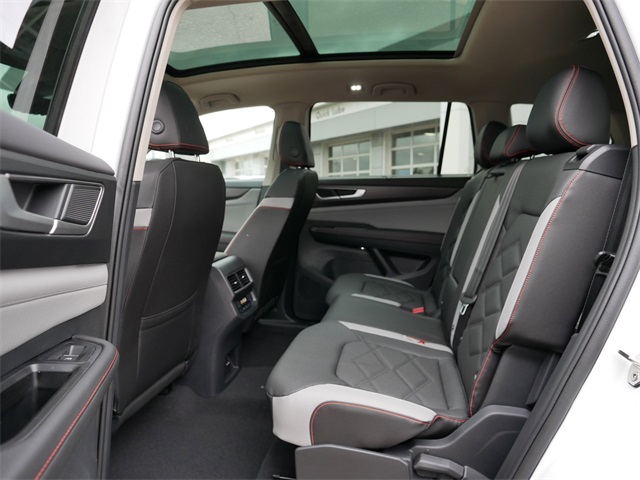 2025 Volkswagen Atlas Peak Edition SE photo 8