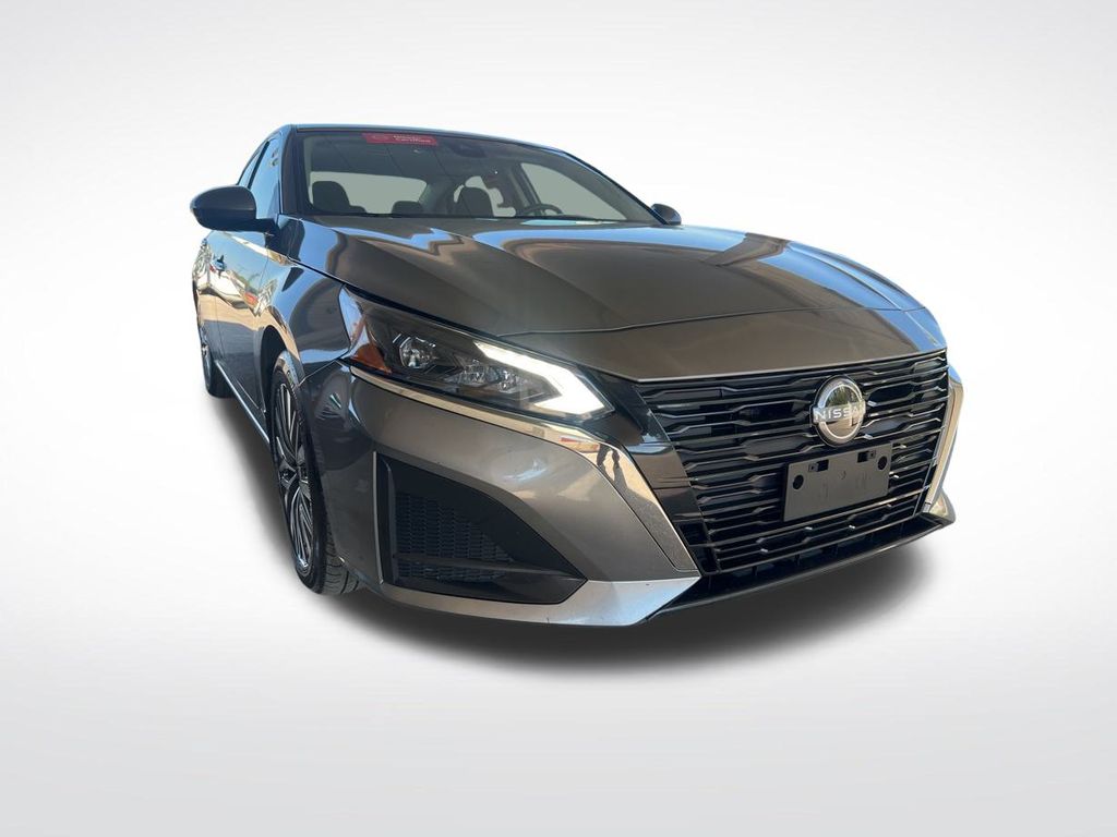 2023 Nissan Altima 2.5 SV photo 3