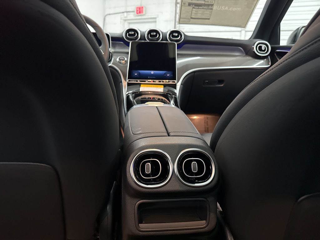 2026 Mercedes Benz GLC 300 photo 17