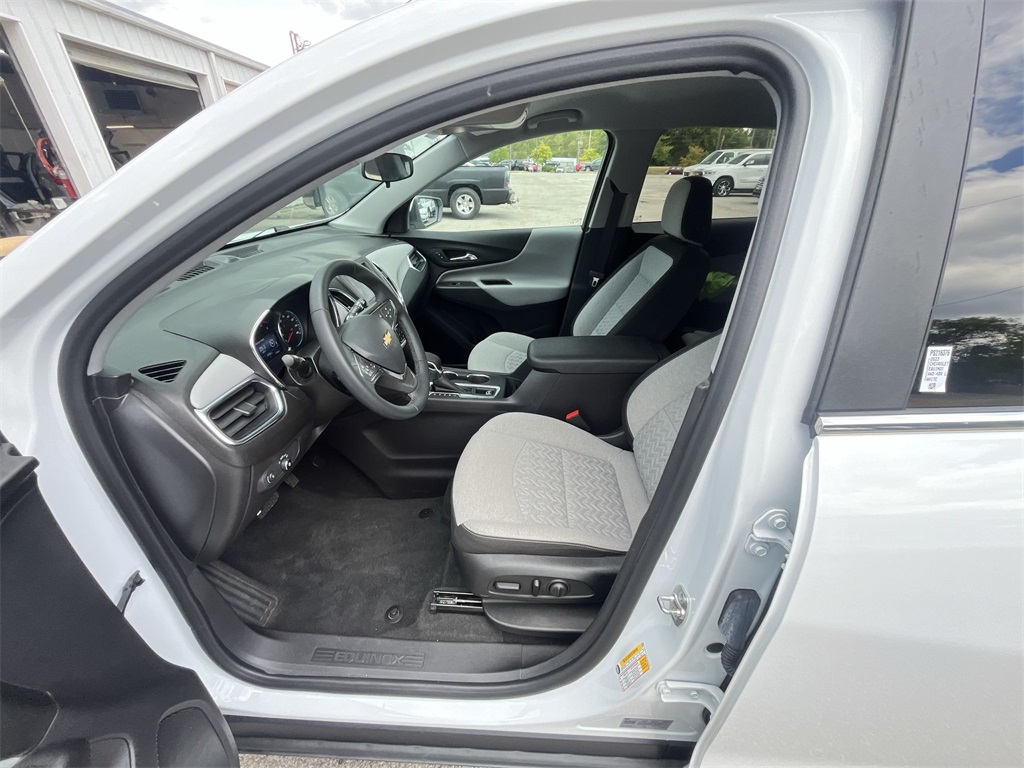 2023 Chevrolet Equinox LT photo 10