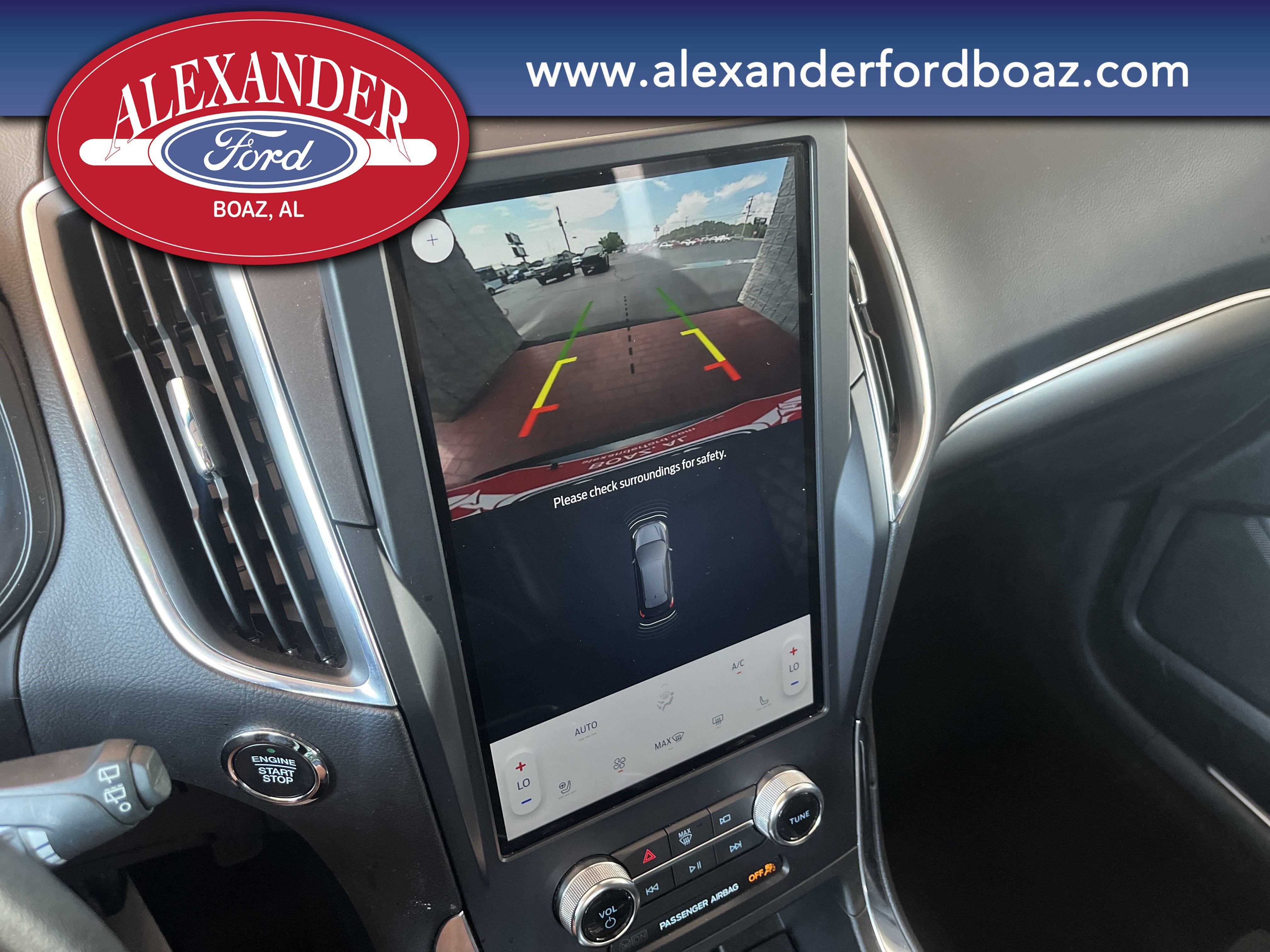 2024 Ford Edge Titanium photo 2