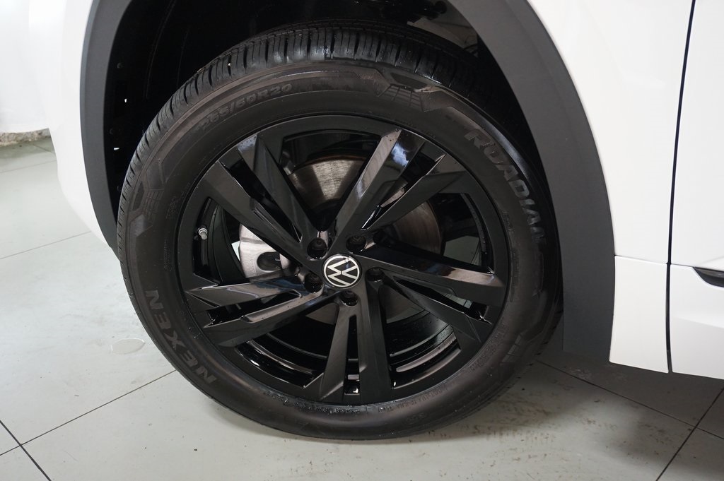 2025 Volkswagen Atlas Cross Sport SEL R-Line photo 32