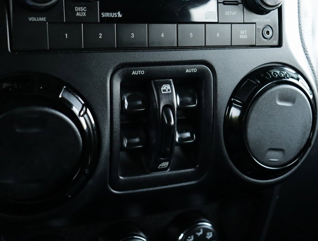 2015 Jeep Wrangler Unlimited Altitude photo 13