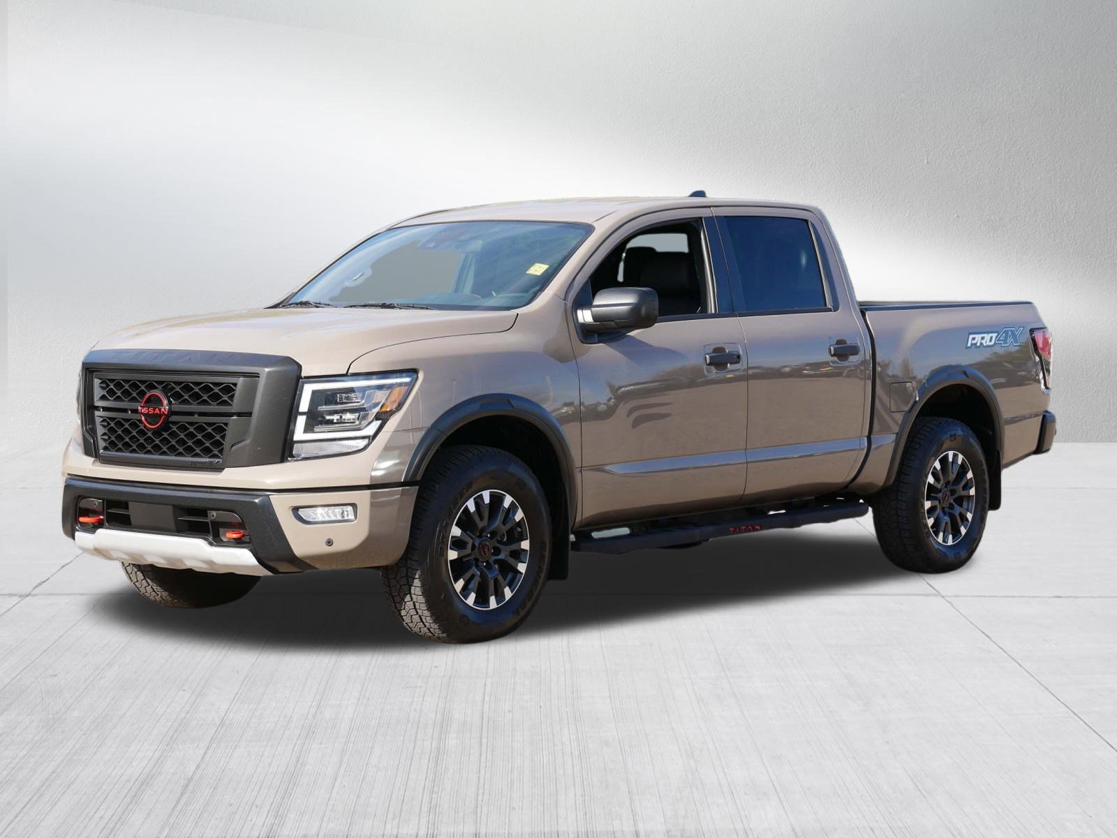 2024 Nissan Titan PRO-4X photo 3