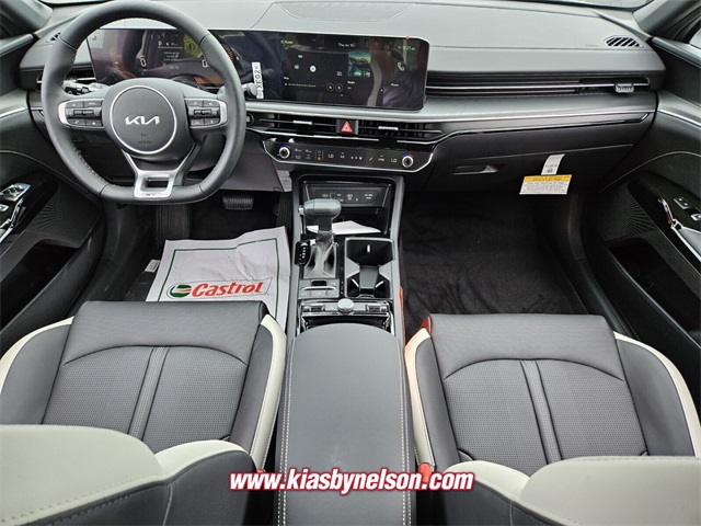 2025 Kia K5 GT-Line photo 8