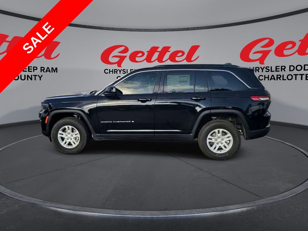 2025 Jeep Grand Cherokee Laredo Altitude photo 4