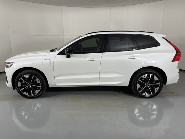 2026 Volvo XC60 Plus photo 5