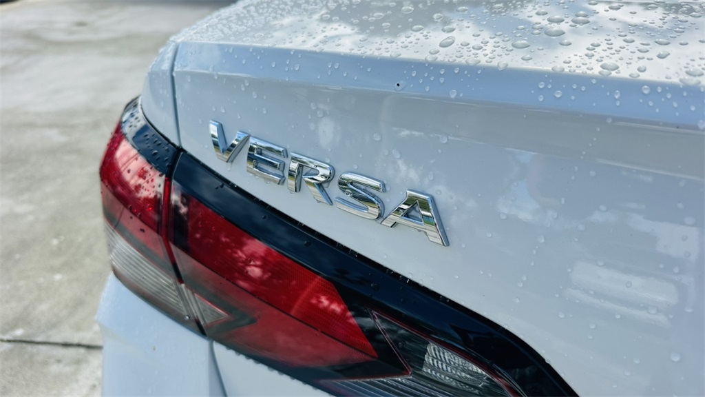 2025 Nissan Versa SV photo 9
